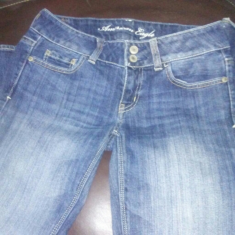 AMERICAN EAGLE JEANS